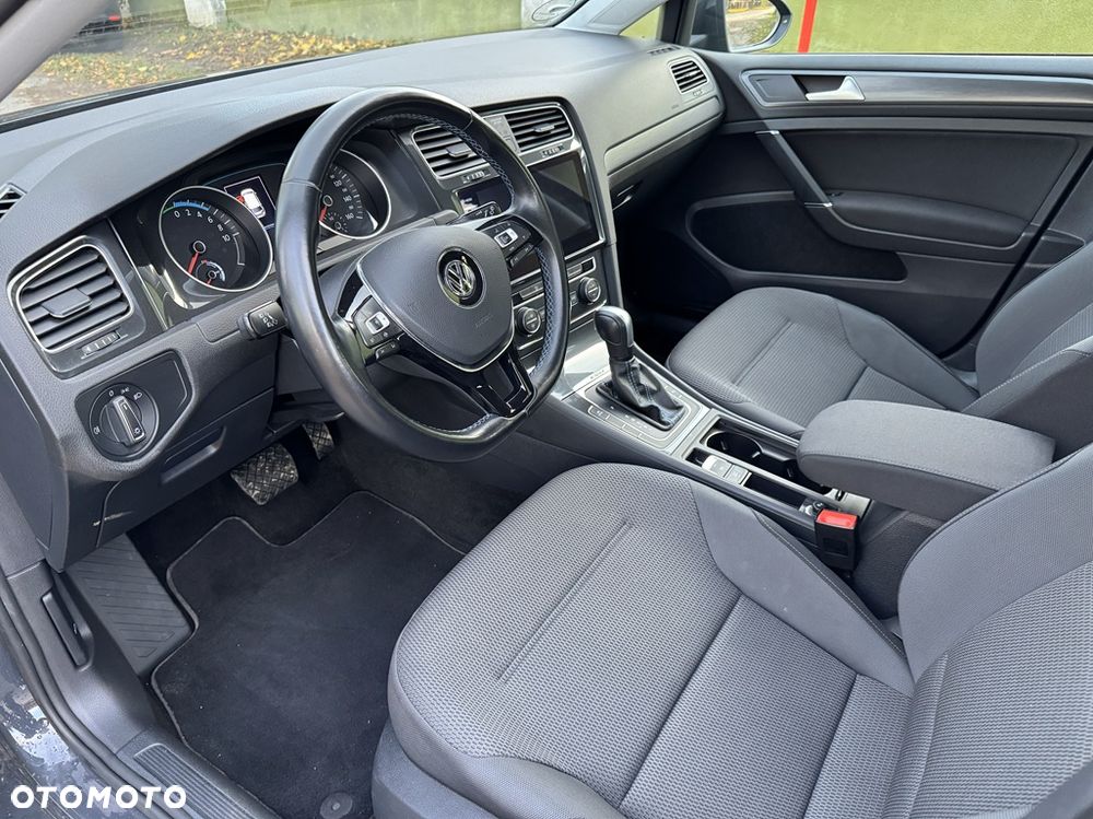 Volkswagen Golf - 12