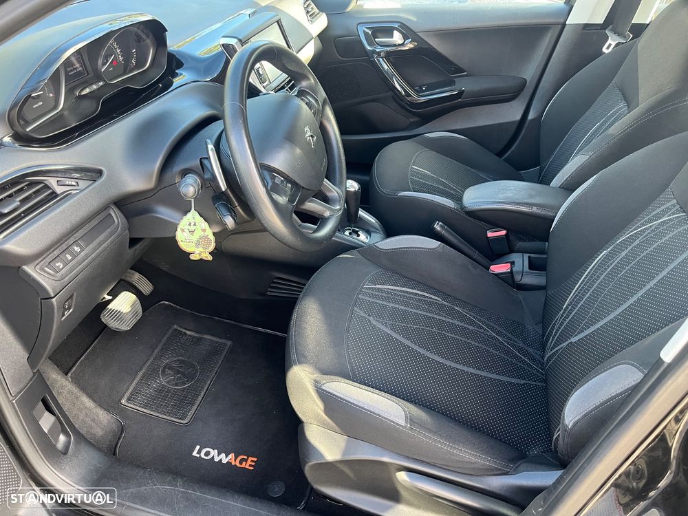 Peugeot 208 - 5