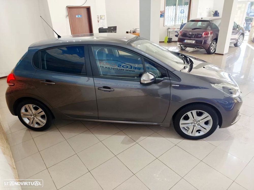 Peugeot 208 1.2 PureTech Style - 8