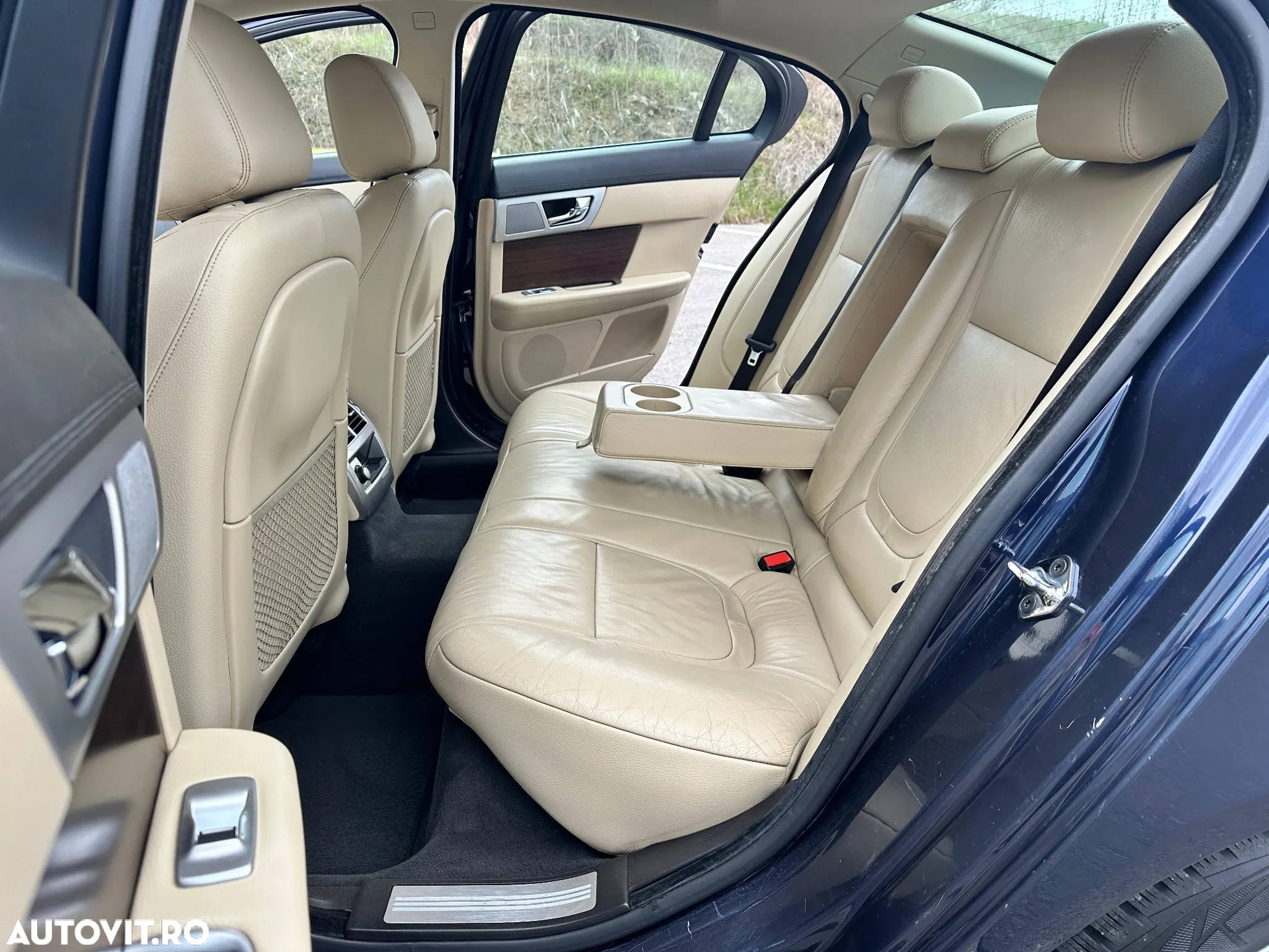 Jaguar XF 2.2D - 26