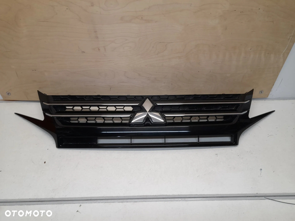 MITSUBISHI SPACE STAR III ATRAPA GRILL 7450B35