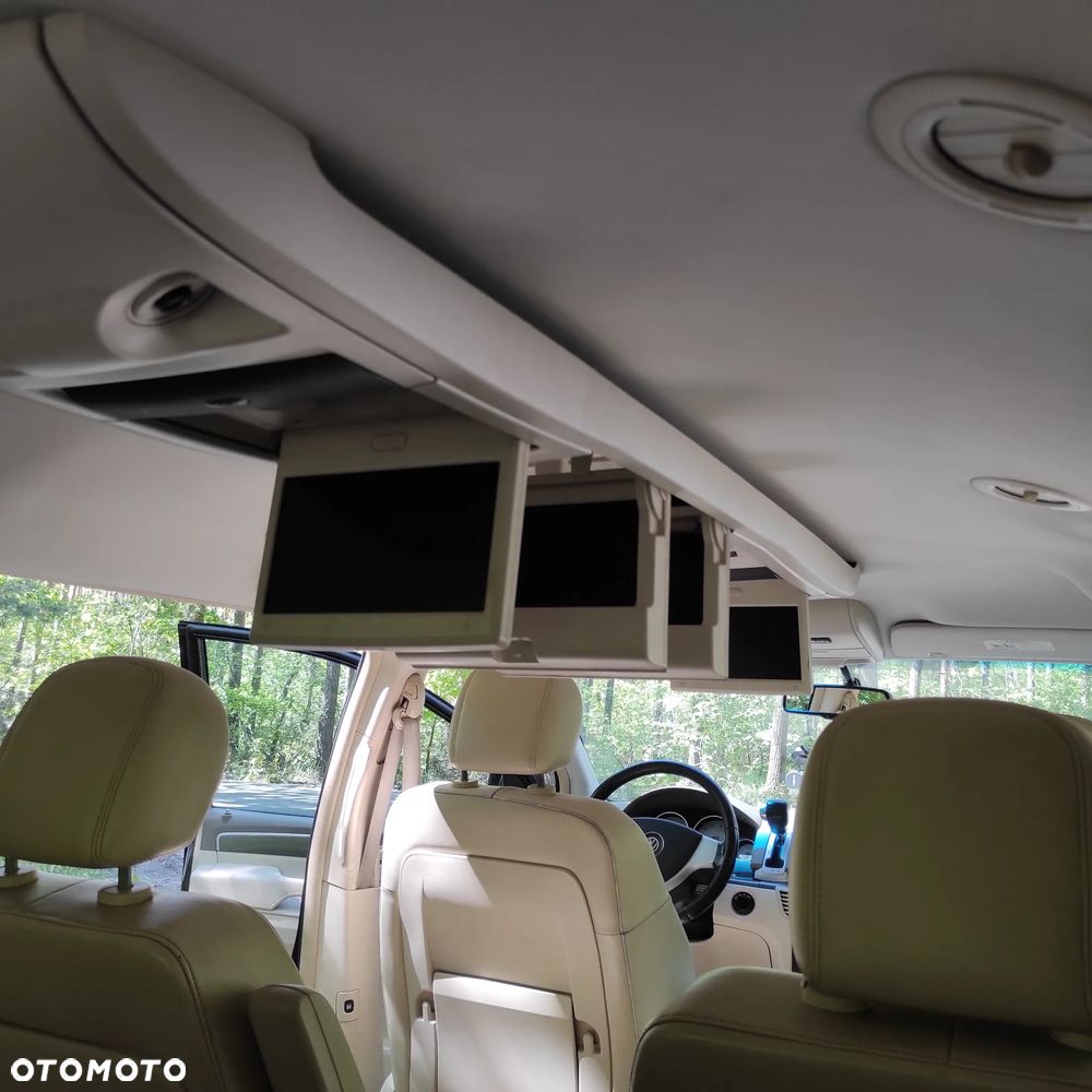 Volkswagen Routan - 15