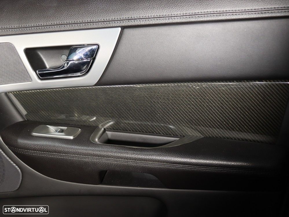 Jaguar XF 2.2 D Premium Luxury - 31