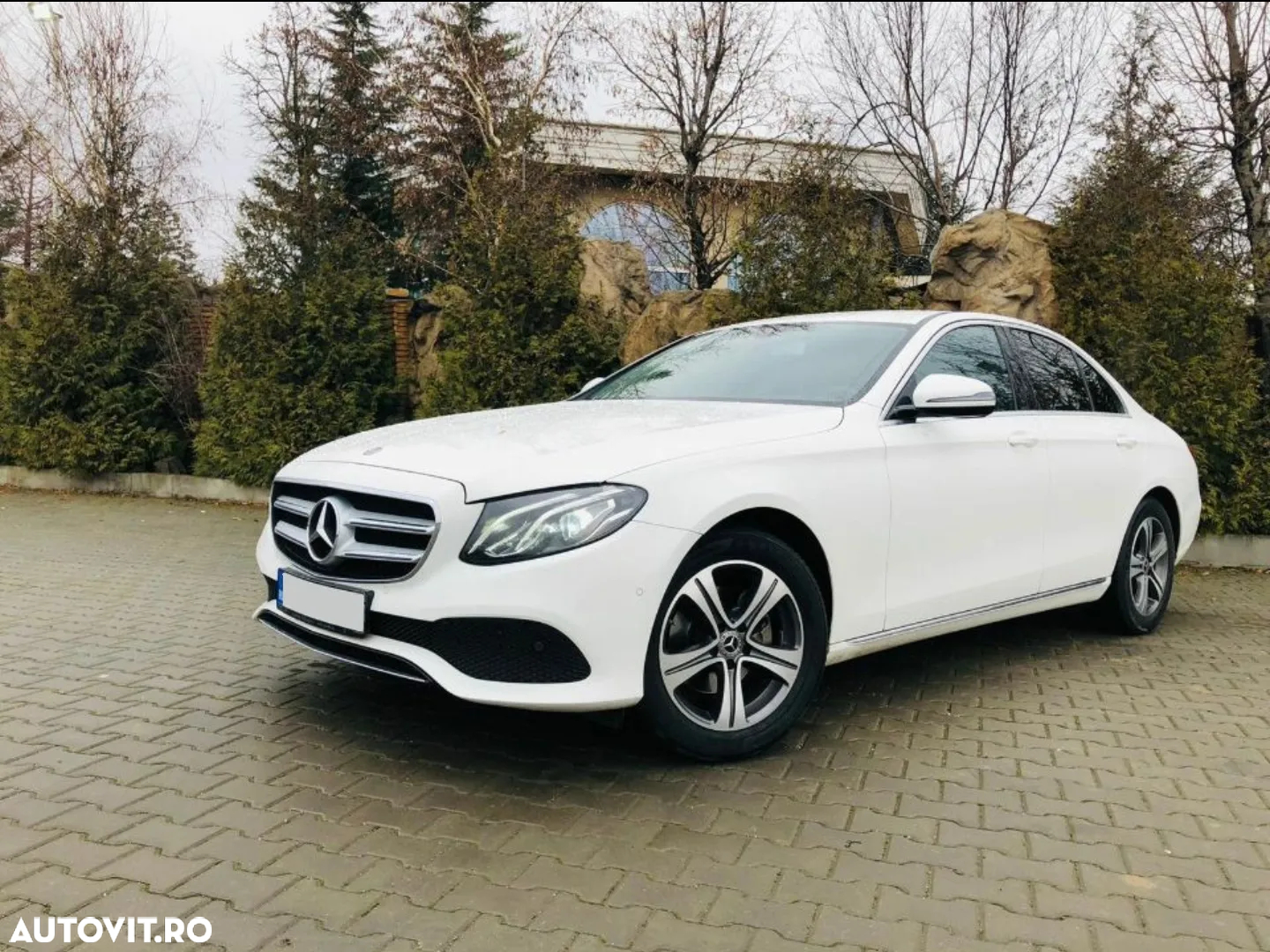 Mercedes-Benz E 200 4Matic 9G-TRONIC - 3