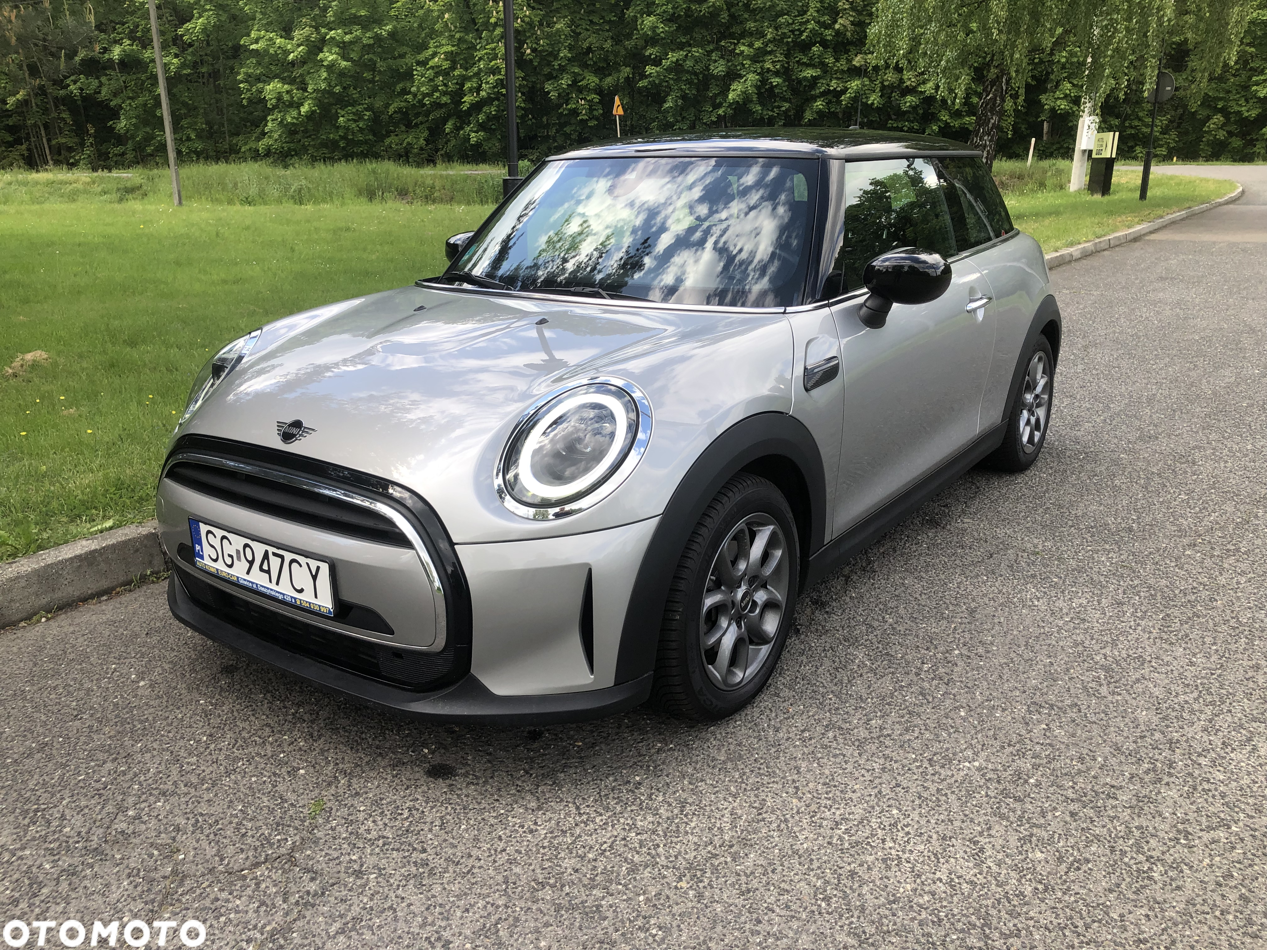 MINI Cooper Essential Trim - 2