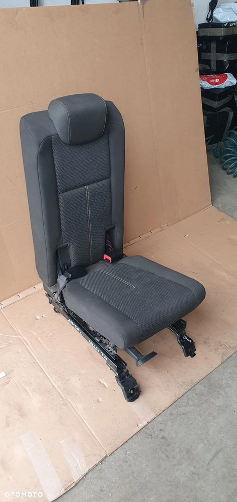 Fotel siedzenie tył tylny środkowy 2 rząd Opel Zafira C - 2