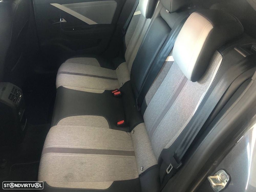 Opel Astra 1.2 T Elegance - 11