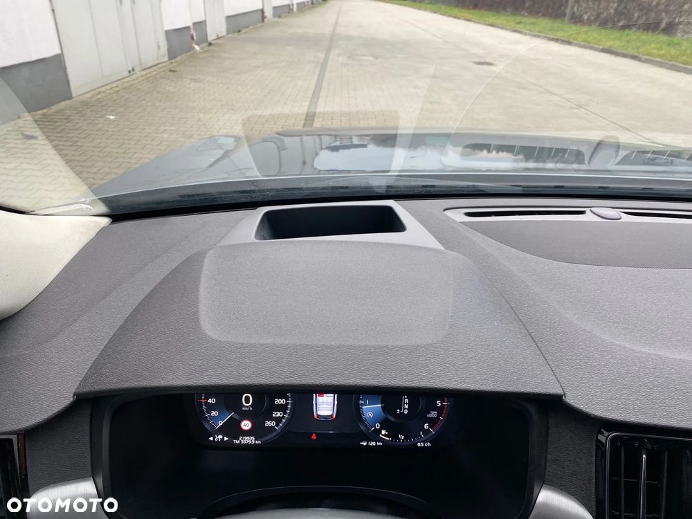 Volvo V90 D4 Momentum - 26