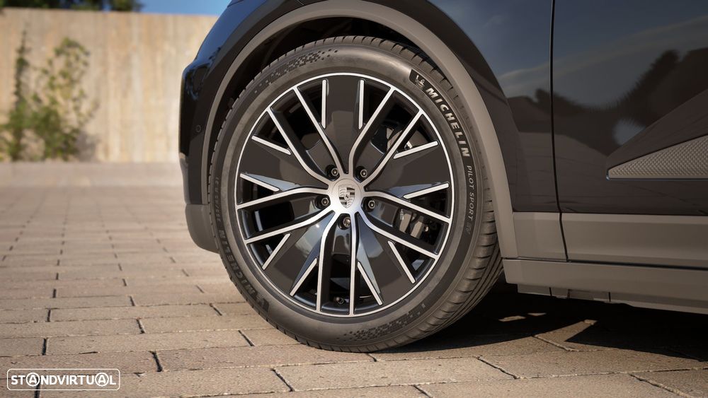 Porsche Macan Electric 4 - 7