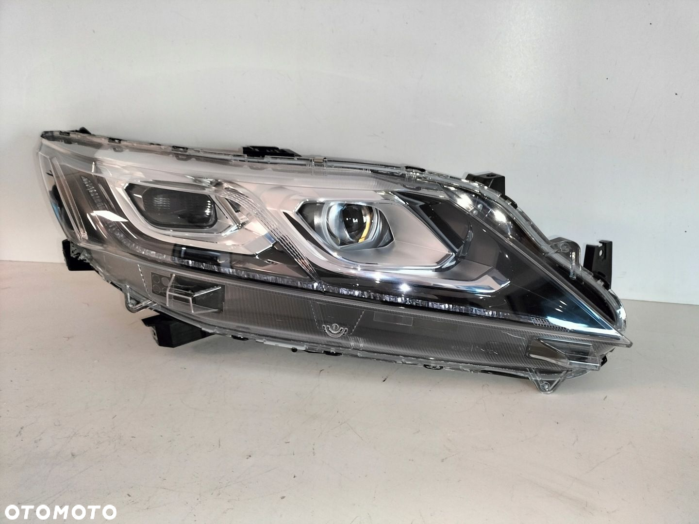 Lampa przednia reflektor prawa MITSUBISHI ECLIPSE CROSS 17- FULL LED - 2