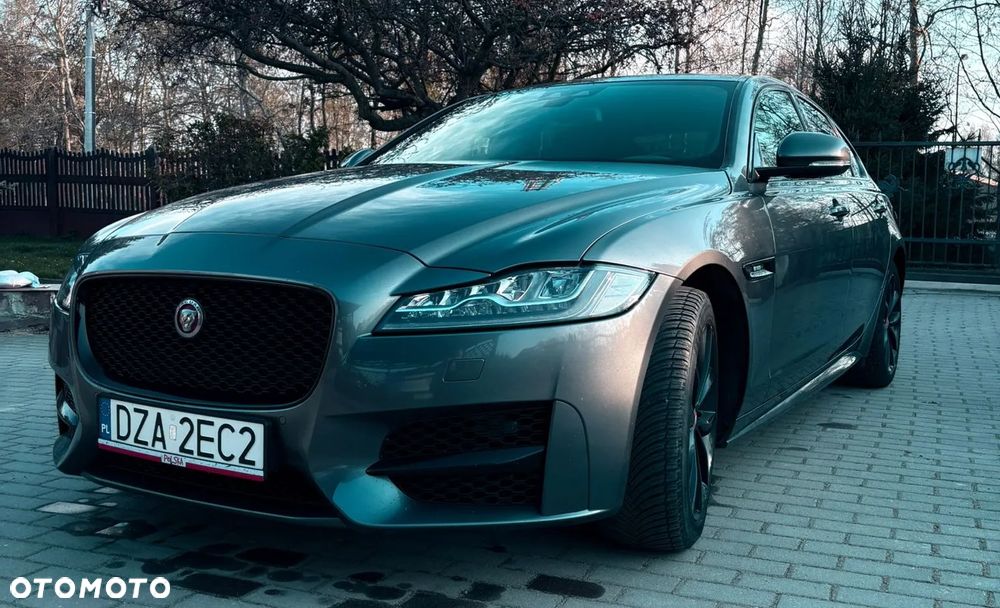 Jaguar XF 2.0 i4D R-Sport - 4