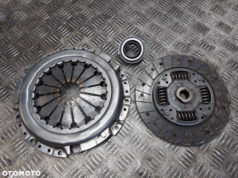 SPRZĘGŁO TARCZA + DOCISK + ŁOŻYSKO OPOROWE KIA RIO III 1.1 CRDI ID: 237107 - 1