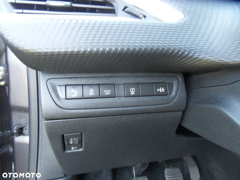 Peugeot 2008 1.2 Pure Tech Active S&S - 17