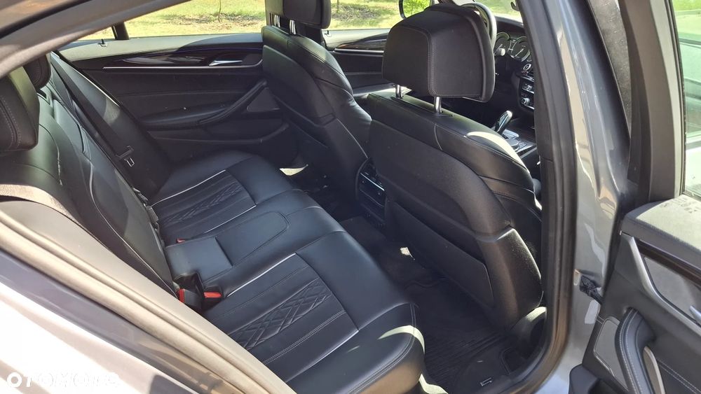 BMW Seria 5 M550i xDrive - 24