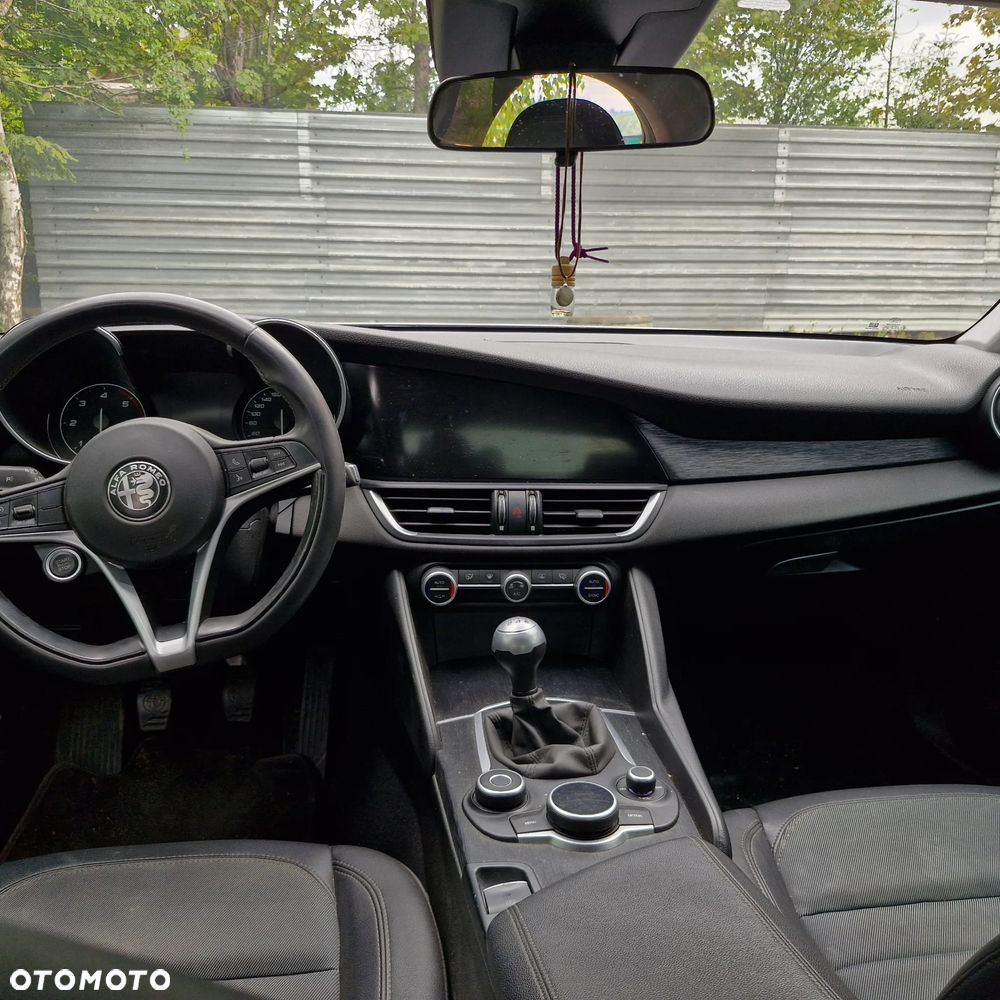 Alfa Romeo Giulia 2.2 - 7
