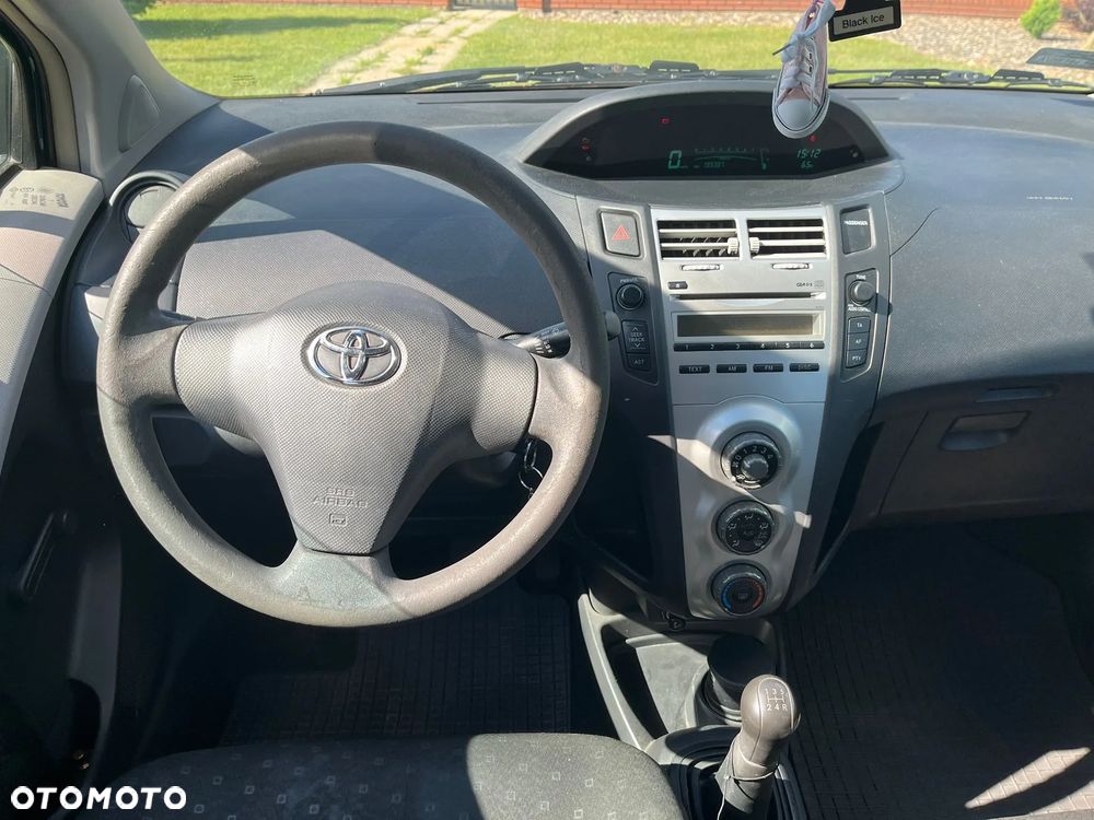 Toyota Yaris - 12