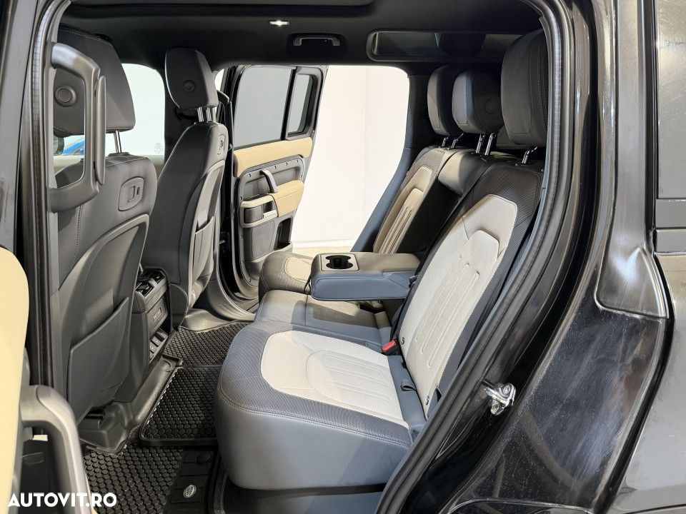 Land Rover Defender - 8