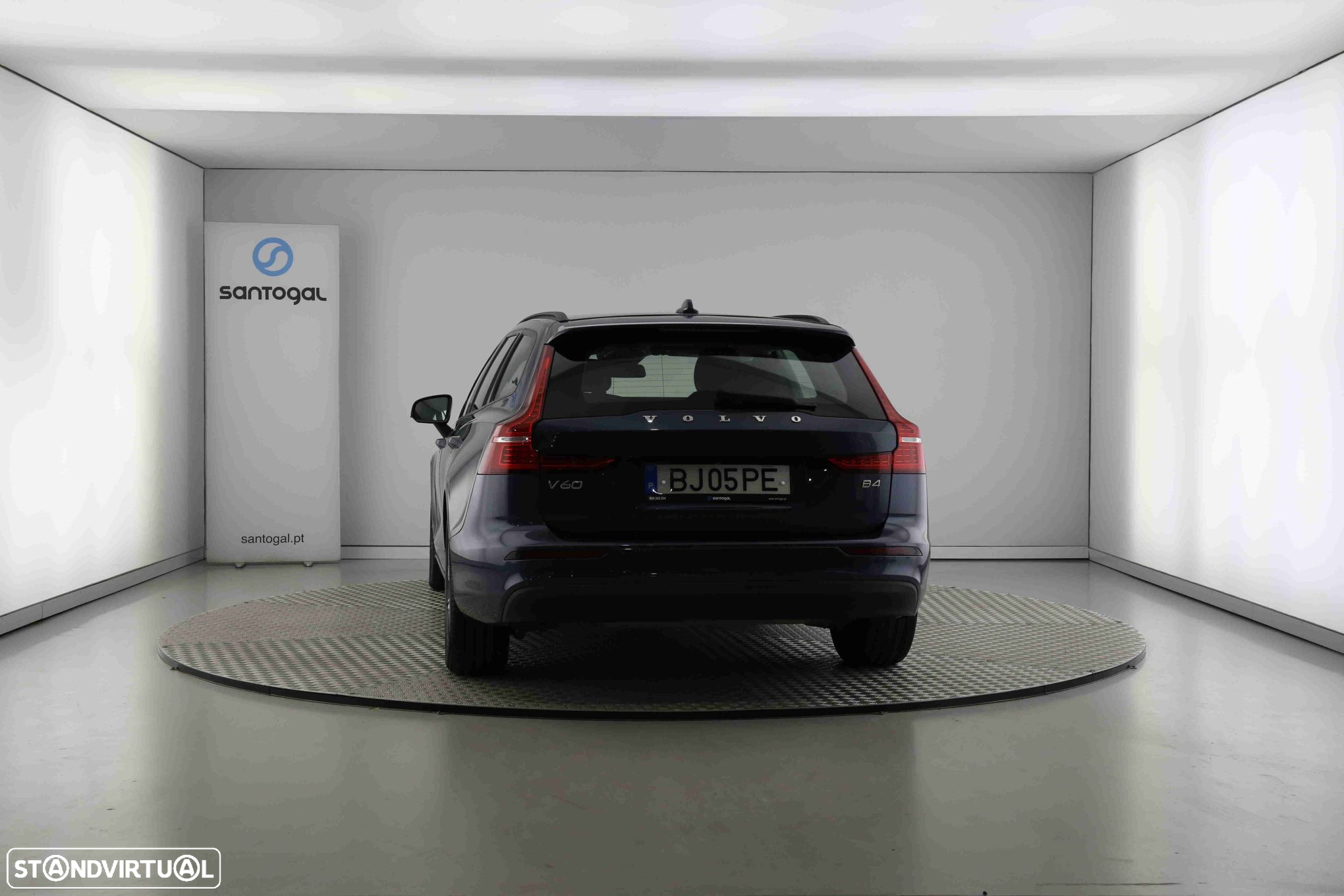 Volvo V60 2.0 B4 Essential Auto - 2