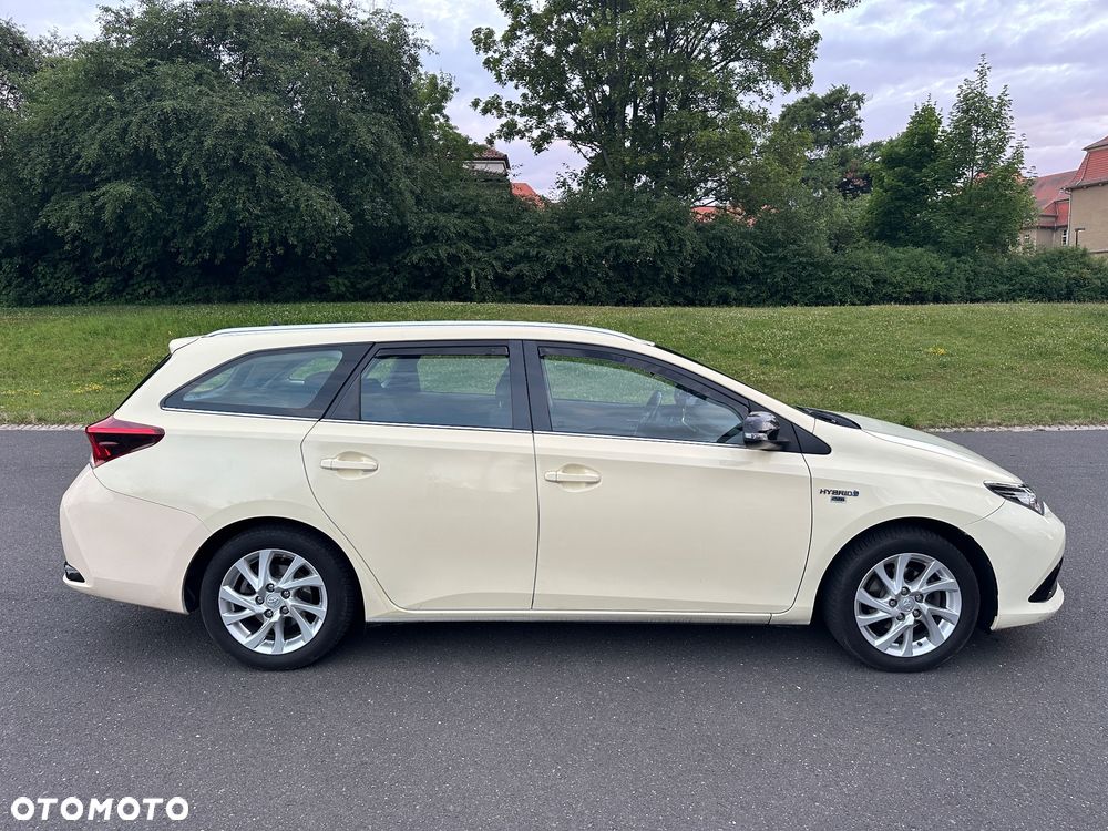 Toyota Auris Hybrid 135 Active - 5