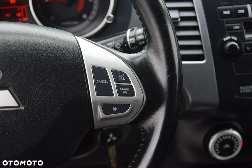 Mitsubishi Outlander 2.0 DI-D 4WD Inform - 28