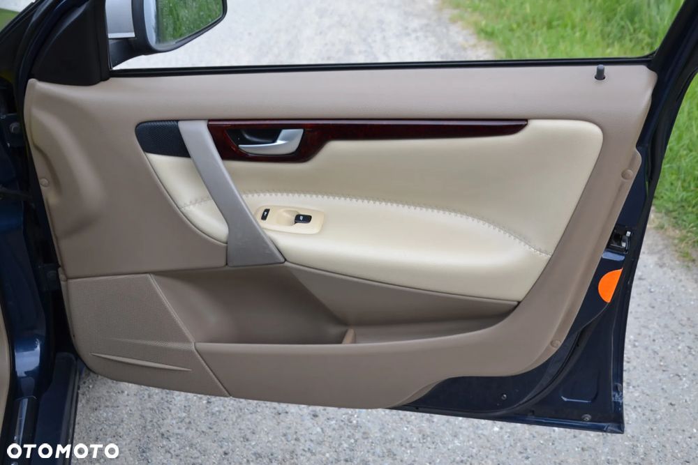 Volvo XC 70 AWD Premium - 25