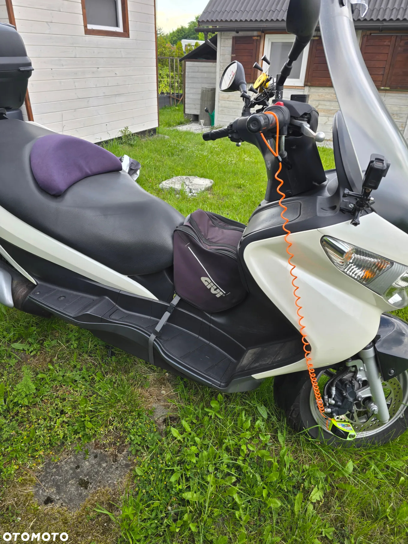 Suzuki Burgman - 8