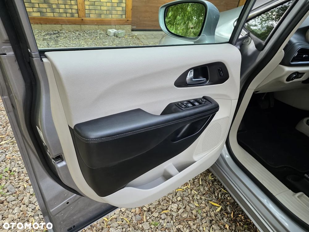 Chrysler Pacifica - 24