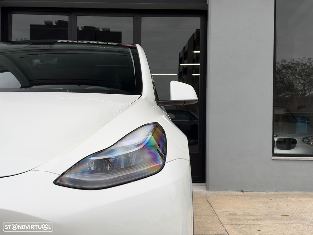 Tesla Model Y Long Range Dual Motor AWD - 11