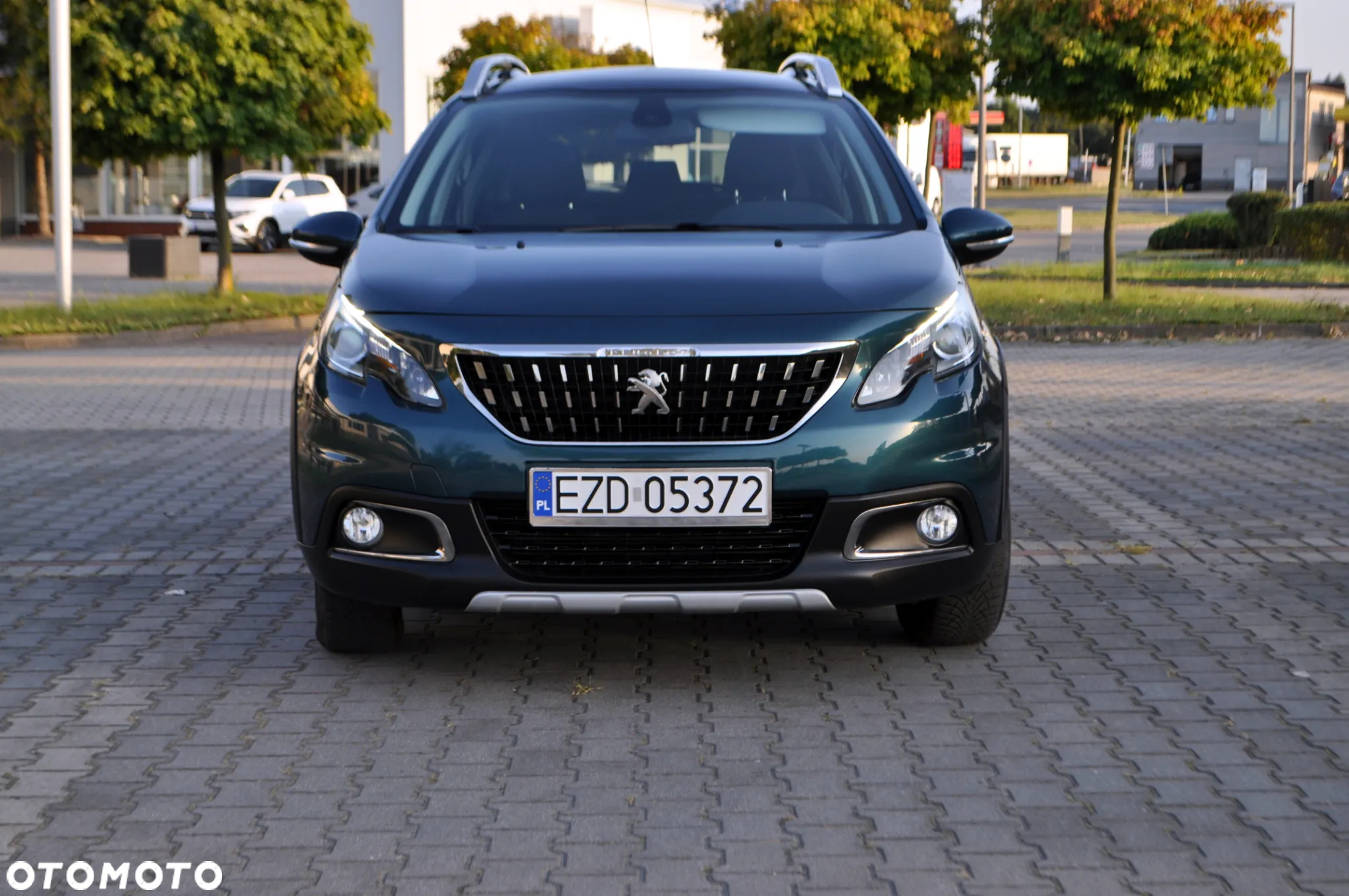 Peugeot 2008 1.6 BlueHDi Allure S&S - 4