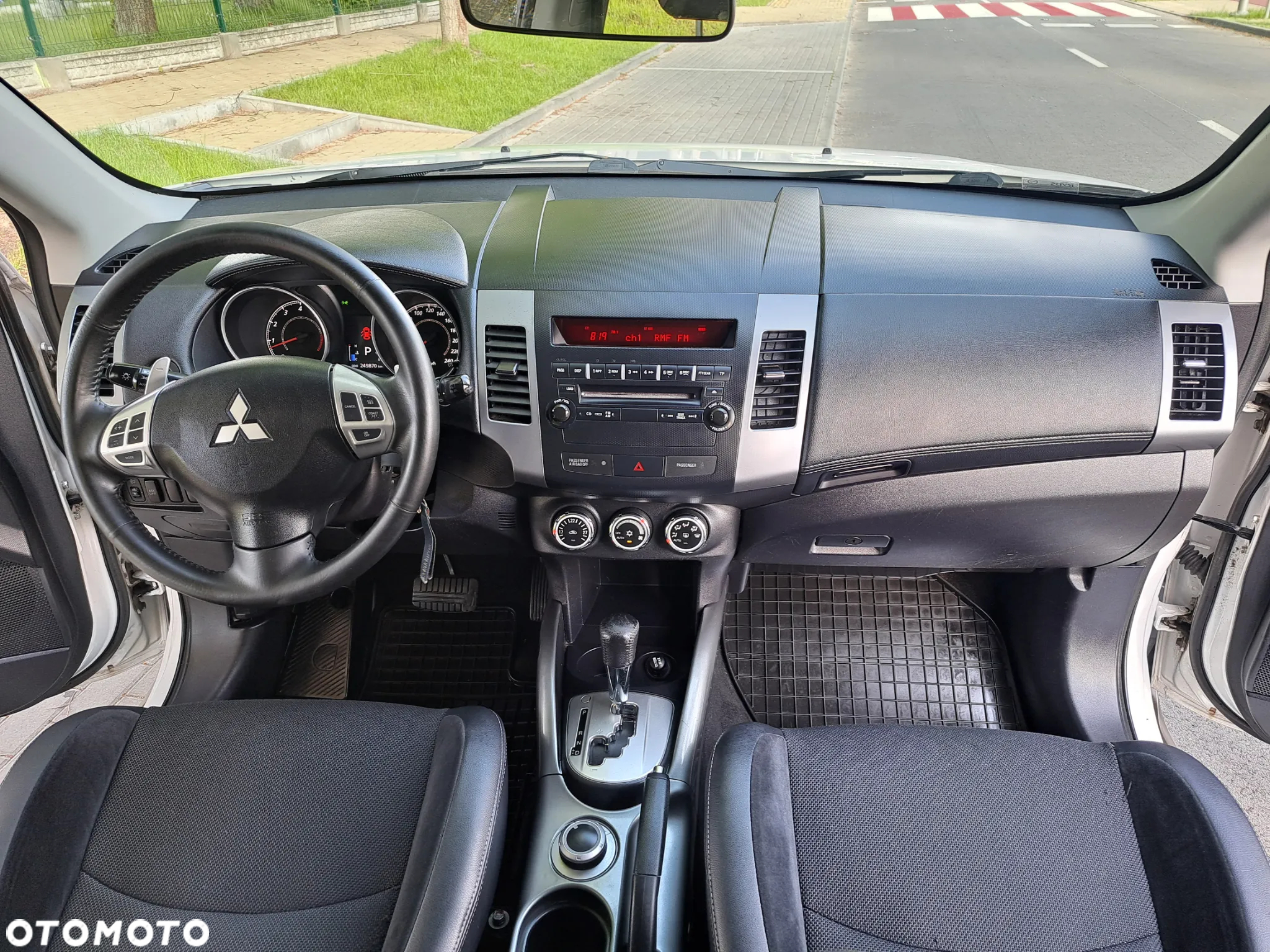 Mitsubishi Outlander 2.4 Instyle EU5 CVT - 23