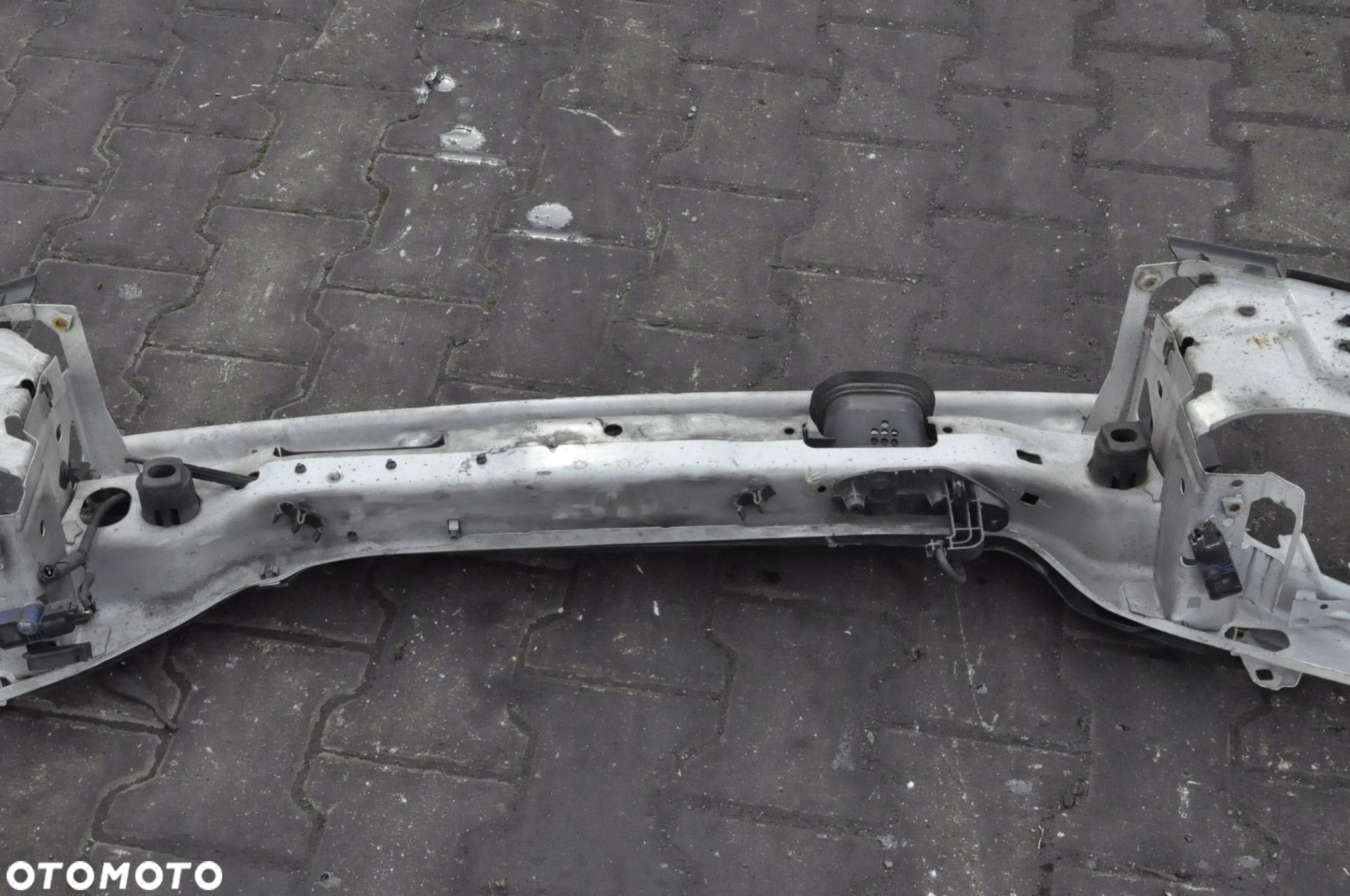 VOLVO C70 II PAS PRZEDNI WZMOCNIENIE - 8