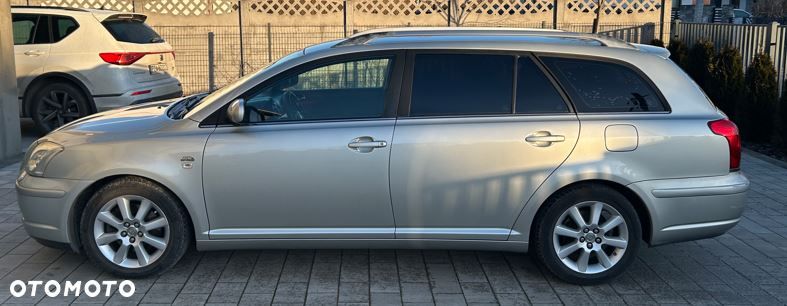 Toyota Avensis - 2