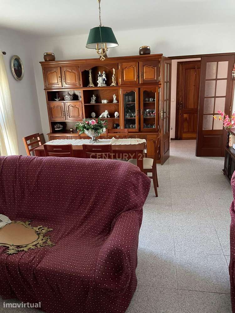 Apartamento T3 com Garagem - Alcobaça