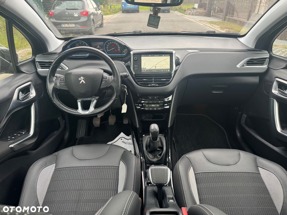 Peugeot 2008 1.2 Pure Tech Allure S&S - 12