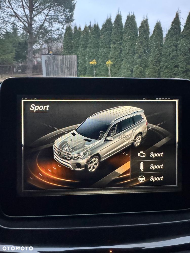 Mercedes-Benz GLS - 33