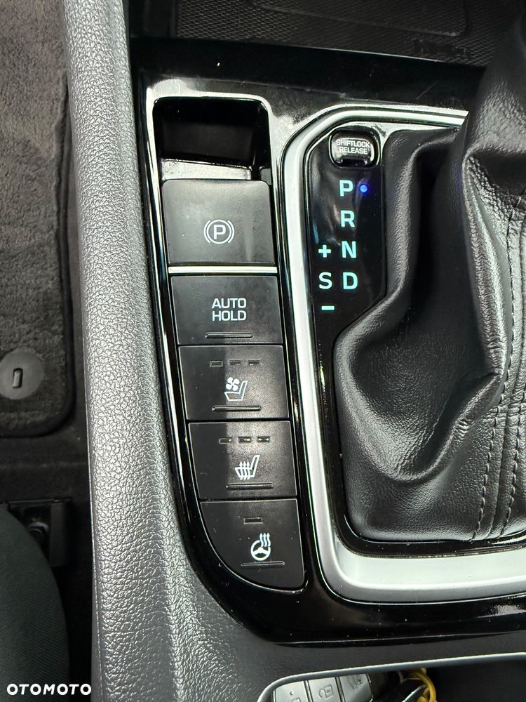 Hyundai IONIQ 1.6 GDI Premium - 22