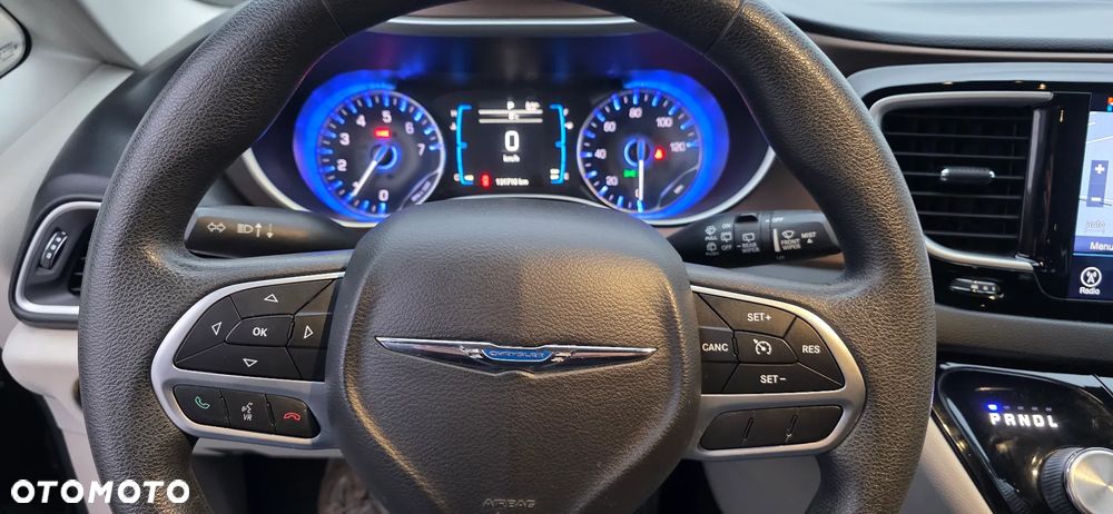 Chrysler Pacifica - 8