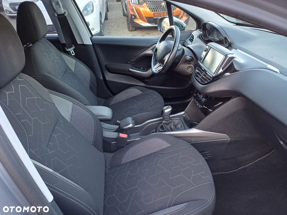 Peugeot 2008 1.2 Pure Tech Style - 11