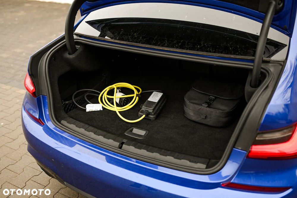 BMW Seria 3 330e M Sport - 37
