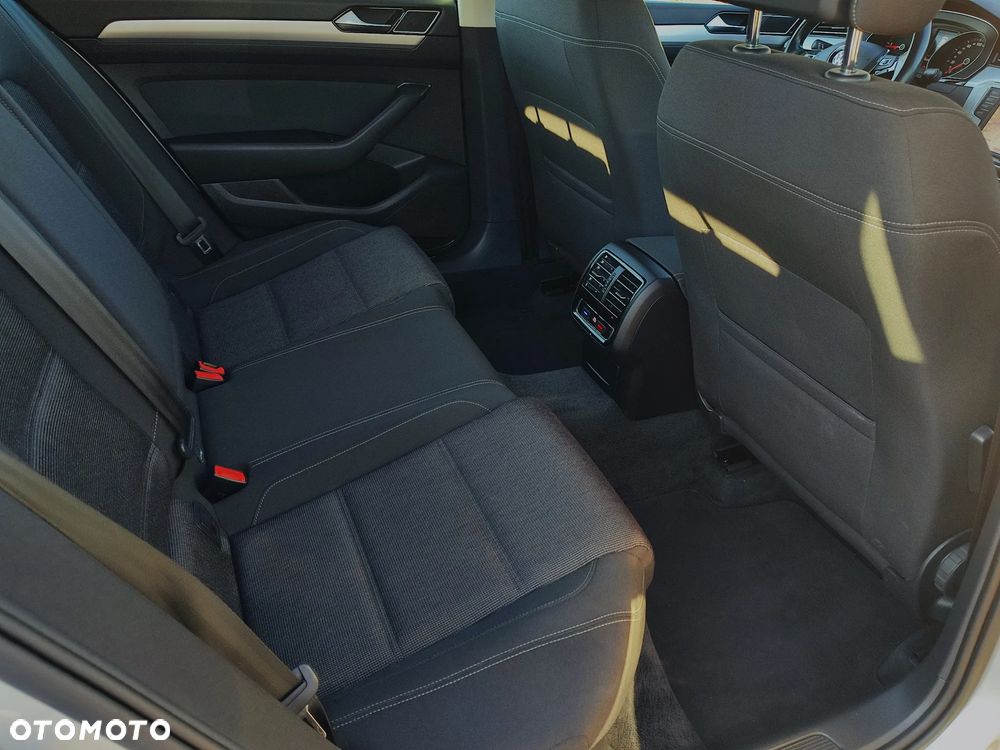Volkswagen Passat 2.0 TDI SCR Business - 29