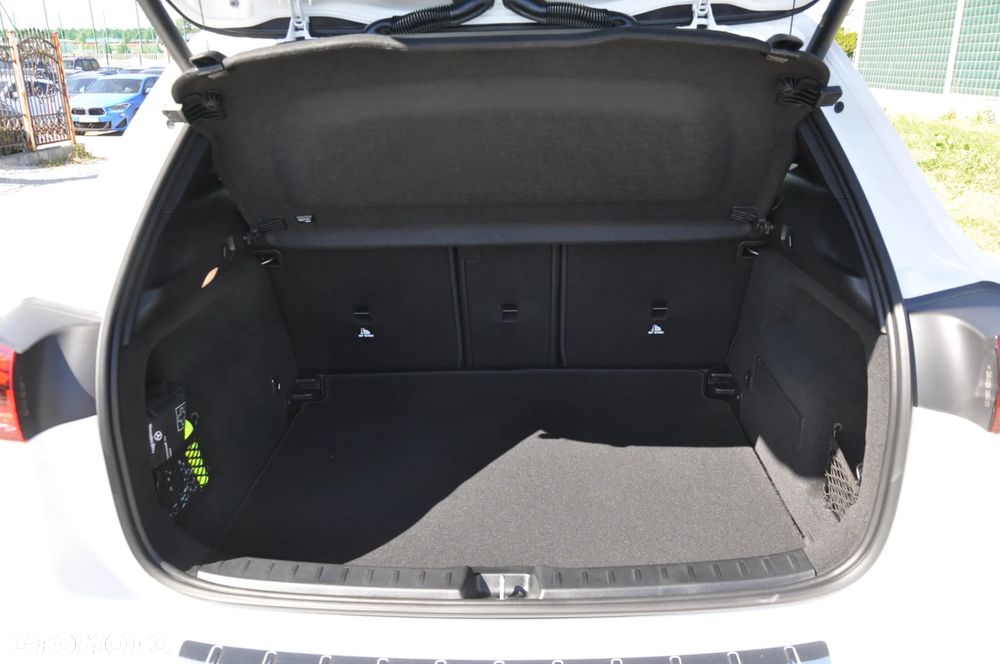 Mercedes-Benz GLA - 28