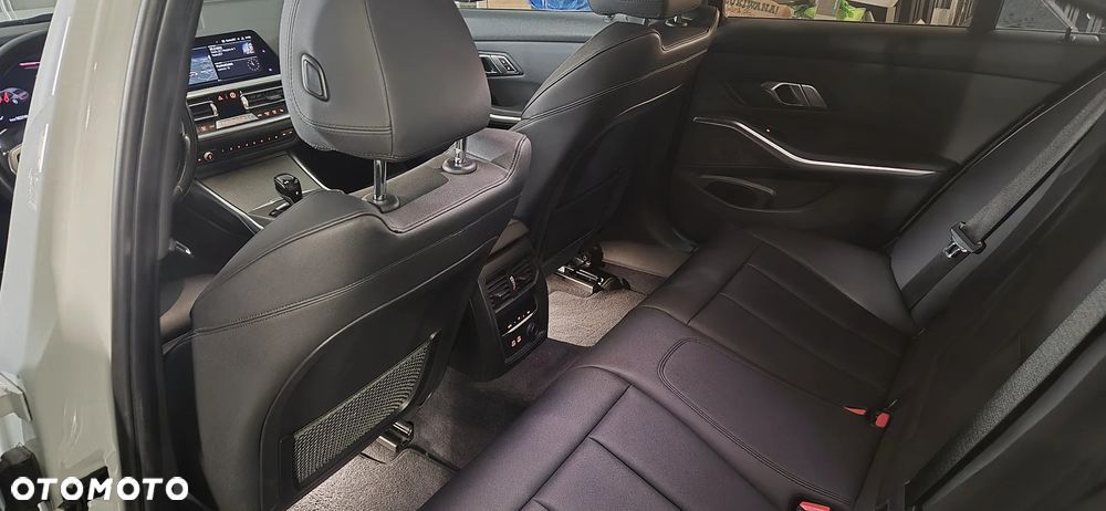 BMW Seria 3 330i xDrive M Sport sport - 17