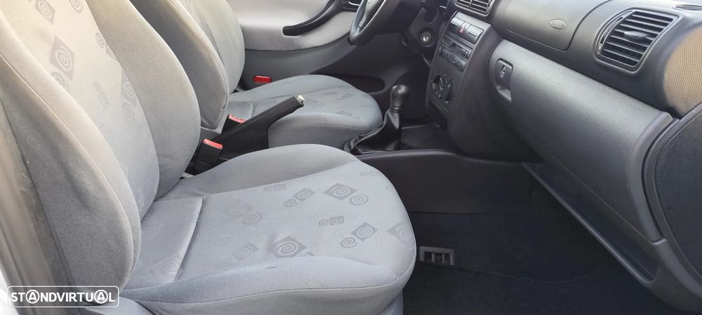 SEAT Leon 1.6 16V Signo - 16