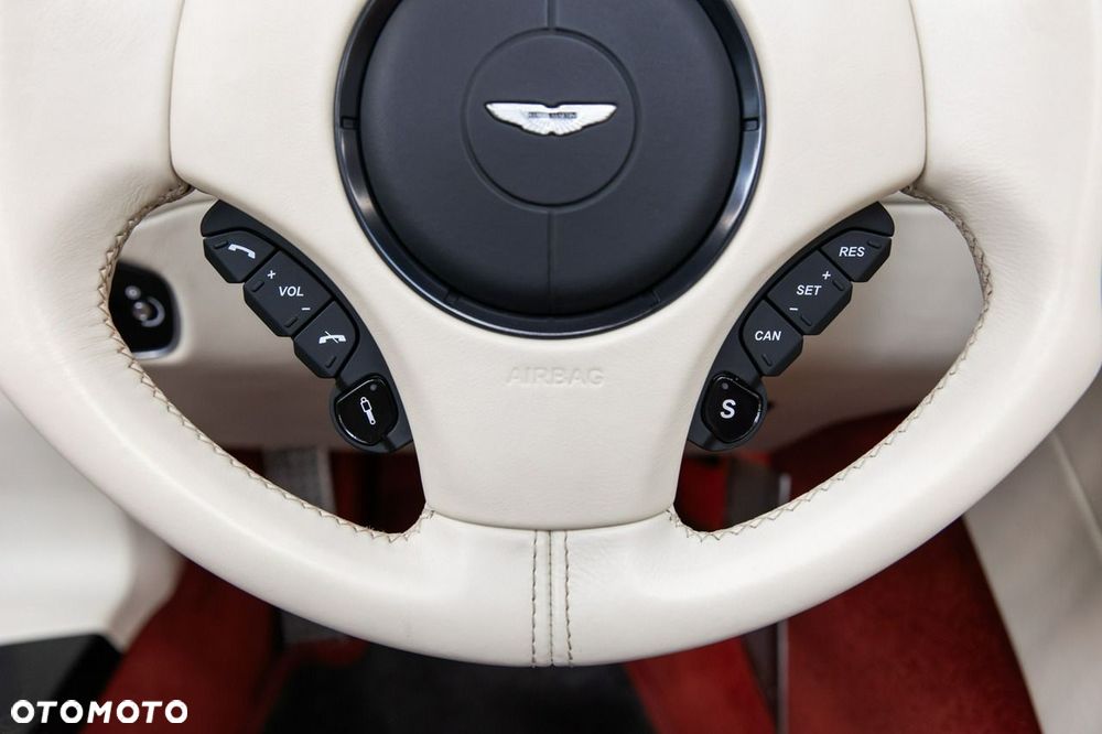 Aston Martin Vanquish - 36