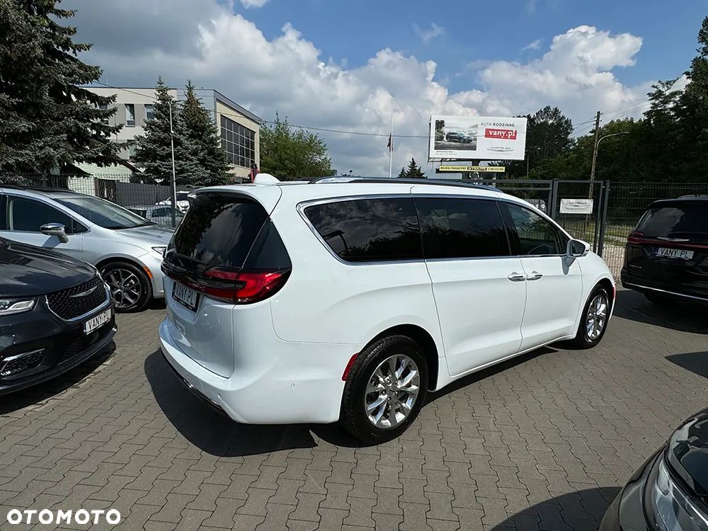 Chrysler Pacifica - 4