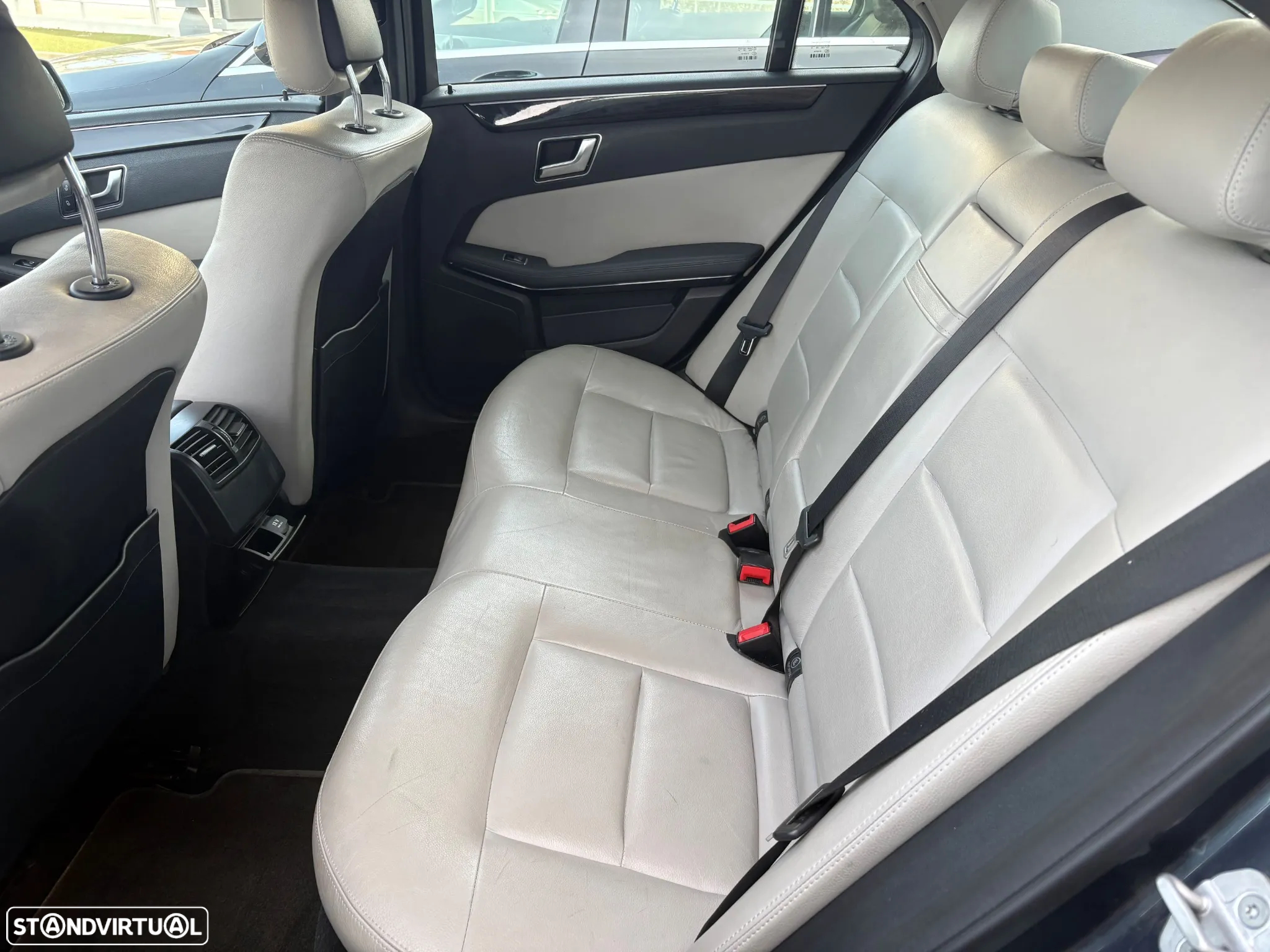 Mercedes-Benz E 300 Bluetec Hybrid Avantgarde - 11
