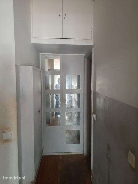 Vende-se  T1 em Costa Cabral - Grande imagem: 5/8