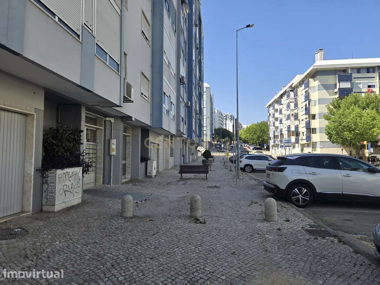 Garagem com 90m2 no centro de Almada - Grande imagem: 2/12