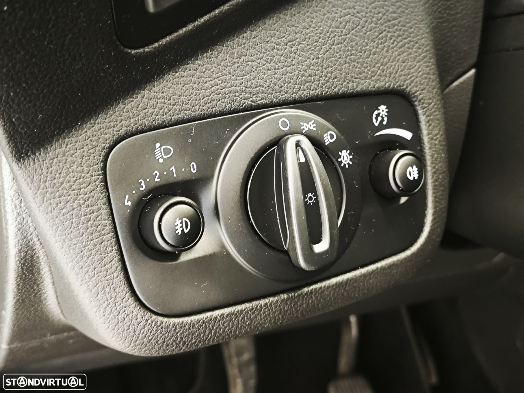 Ford C-Max 1.0 Ecoboost S&S Titanium - 29
