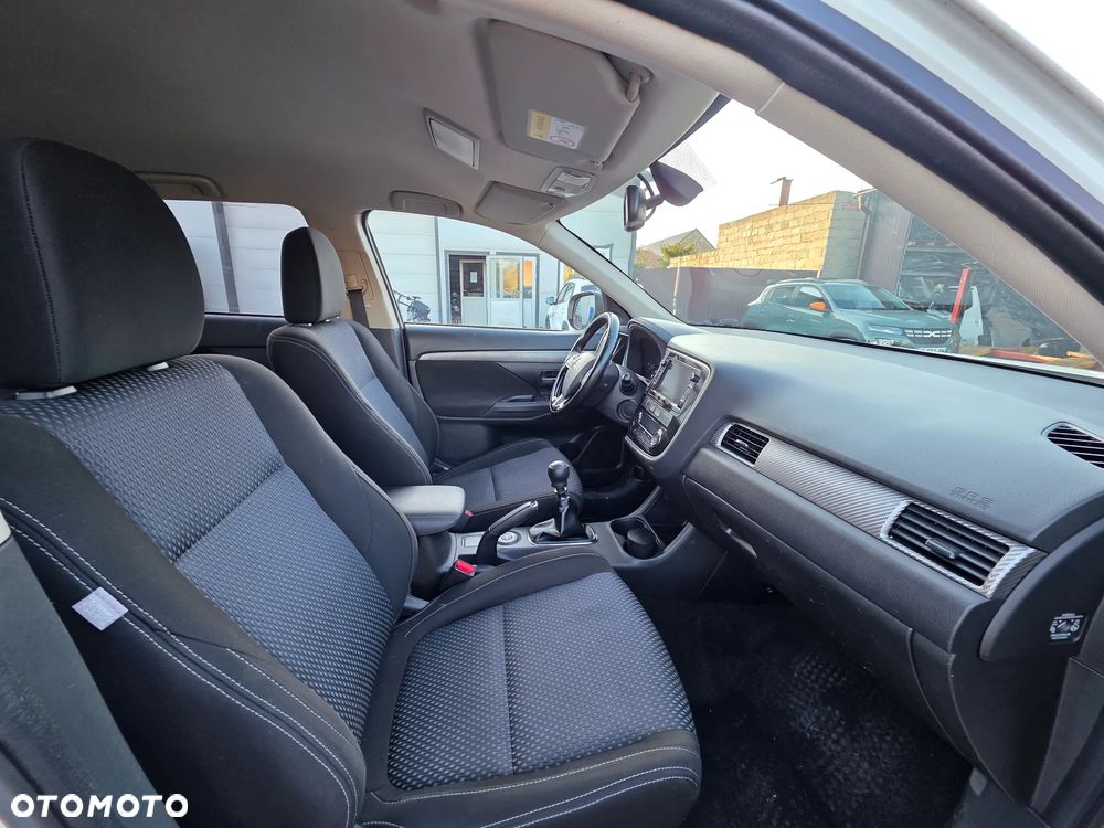 Mitsubishi Outlander - 18